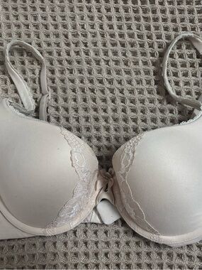 Victoria's Secret Body by Victoria Perfect Shape Bra. Beige 32C